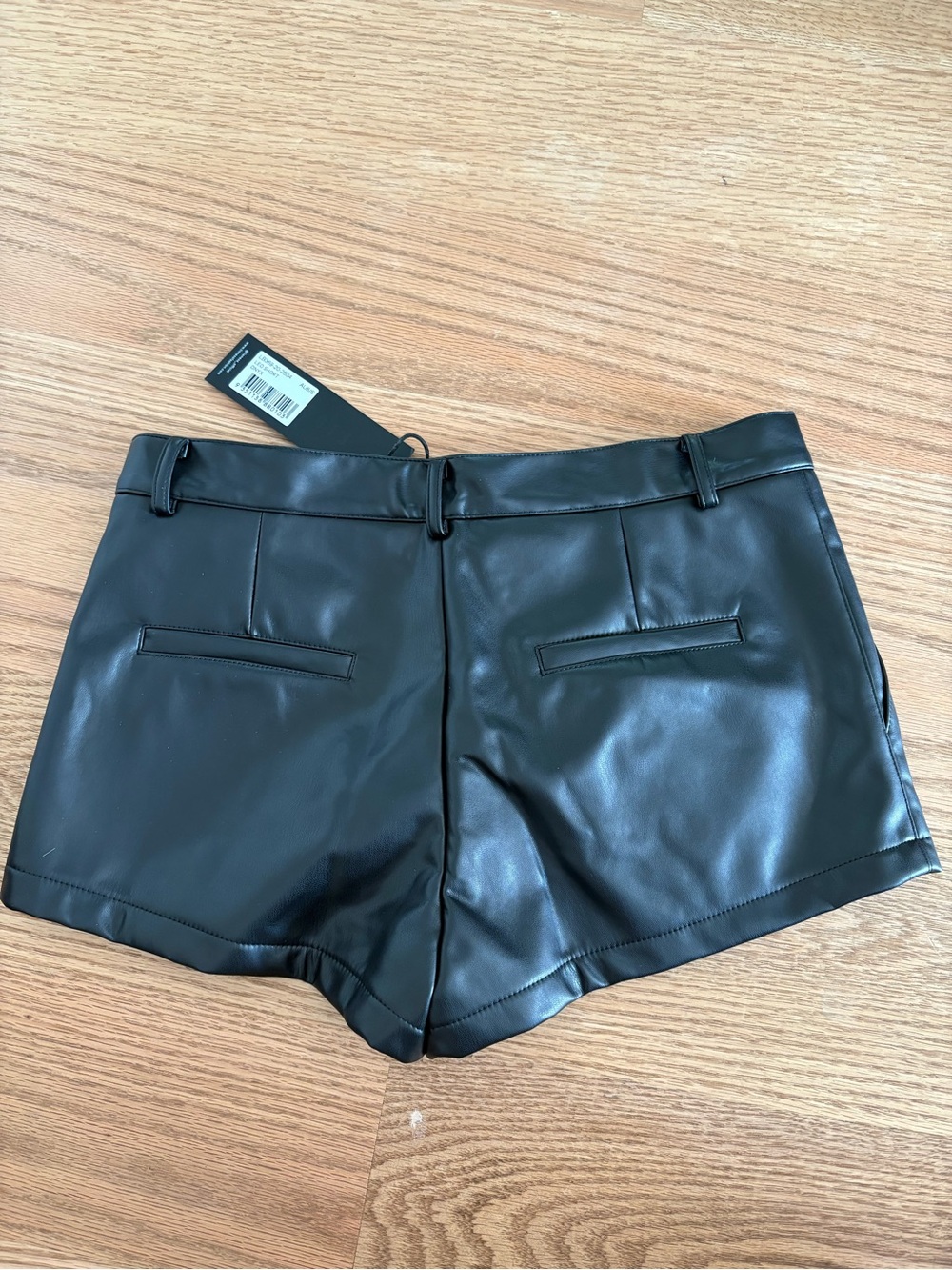 Lioness leather shorts - Picture 3 of 3